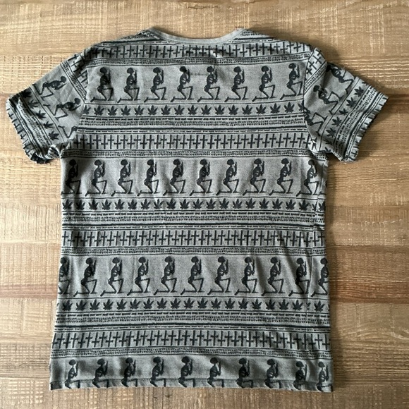 On The Byas Men’s Grey Skeleton Crosses Pot Leaf Tshirt Medium - Picture 7 of 7